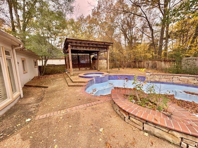 381 RIVEREDGE DR W, Memphis, TN 38018