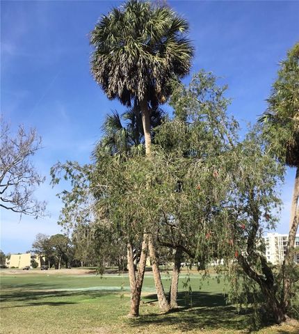 48 COUNTRY CLUB DRIVE 48, Largo, FL 33771