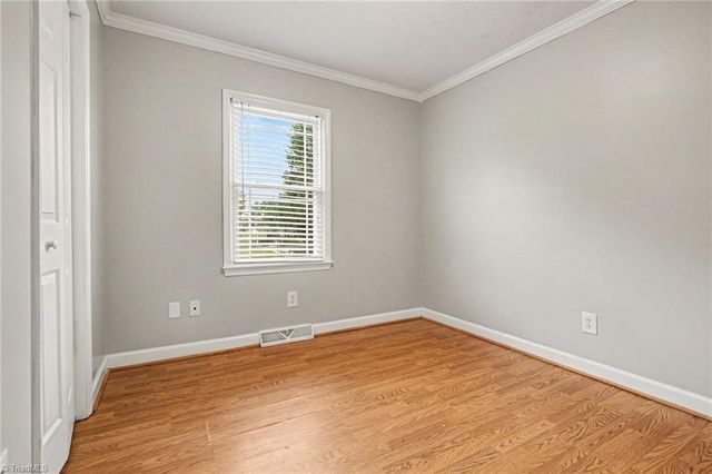 3854 Forest Valley Drive, Winston-salem, NC 27105