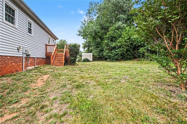3854 Forest Valley Drive, Winston-salem, NC 27105
