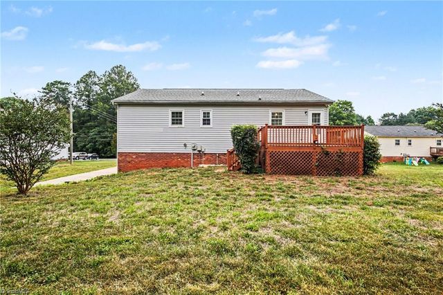 3854 Forest Valley Drive, Winston-salem, NC 27105