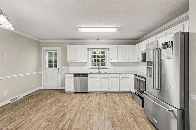 3854 Forest Valley Drive, Winston-salem, NC 27105