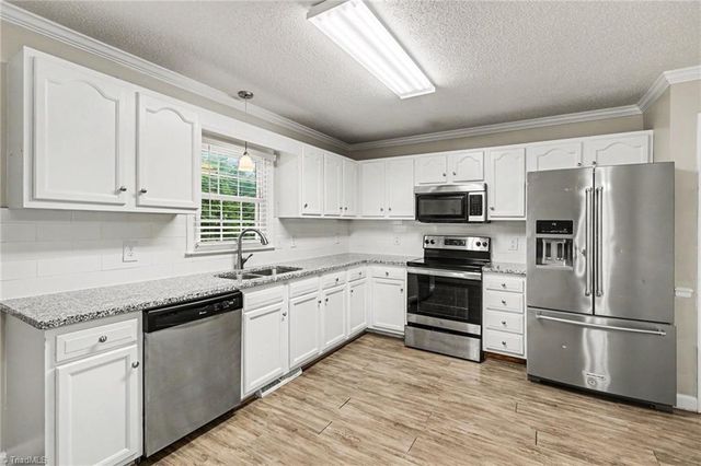 3854 Forest Valley Drive, Winston-salem, NC 27105