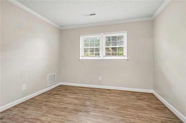 3854 Forest Valley Drive, Winston-salem, NC 27105