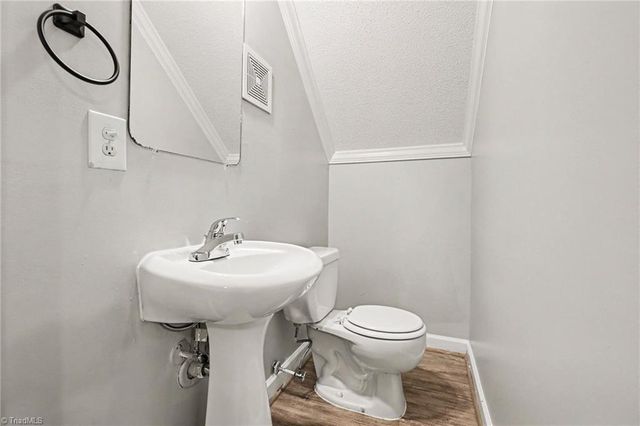 3854 Forest Valley Drive, Winston-salem, NC 27105