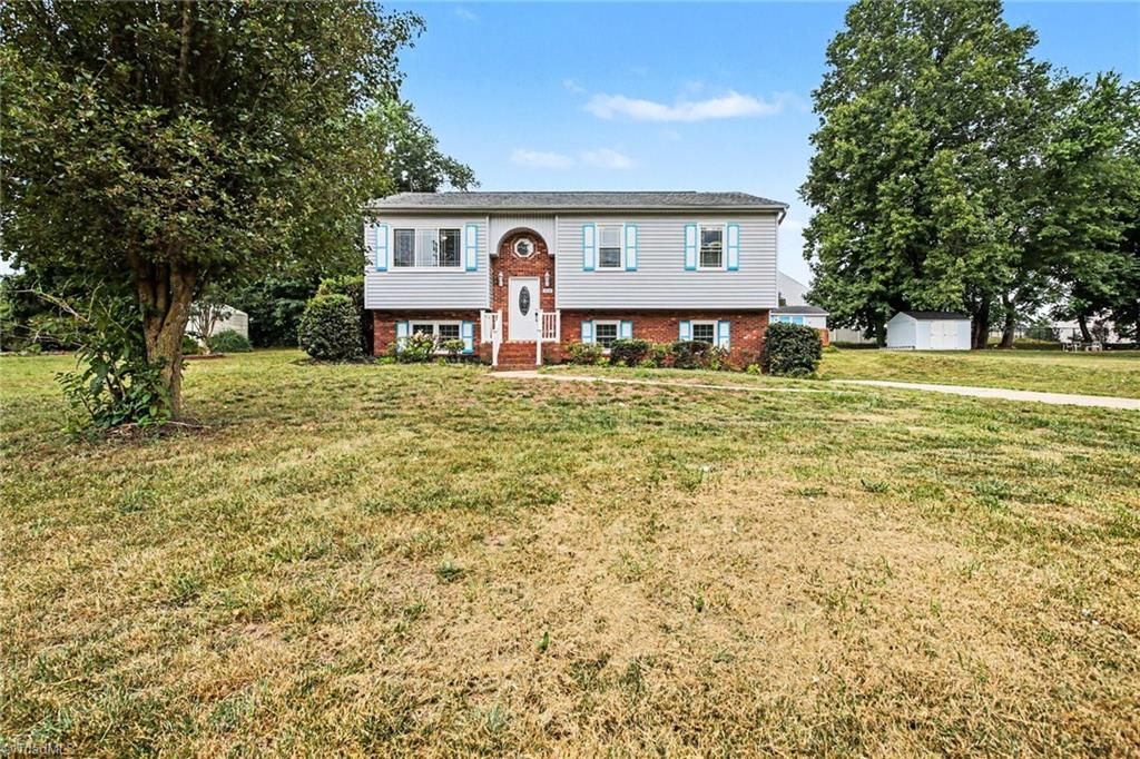 3854 Forest Valley Drive, Winston-salem, NC 27105
