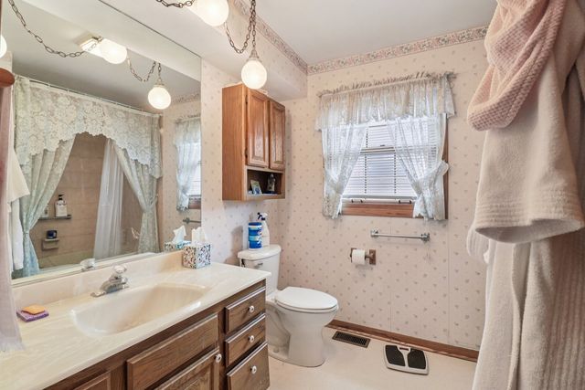 2312 High Point Drive, Lindenhurst, IL 60046