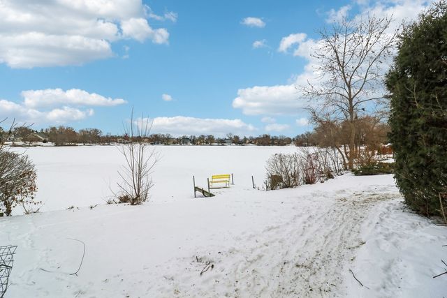 2312 High Point Drive, Lindenhurst, IL 60046