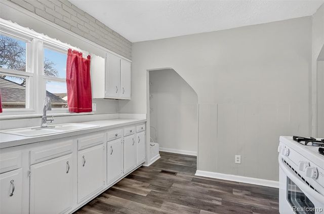 23131 Lambrecht Avenue, Eastpointe, MI 48021