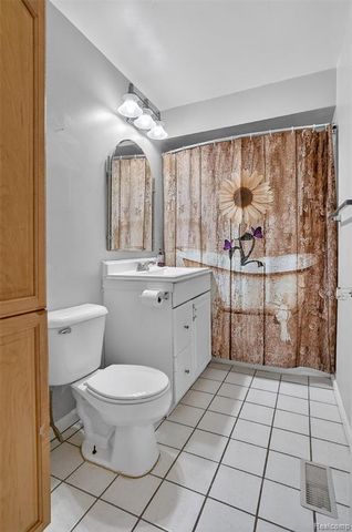 23131 Lambrecht Avenue, Eastpointe, MI 48021