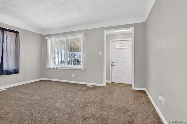 23131 Lambrecht Avenue, Eastpointe, MI 48021