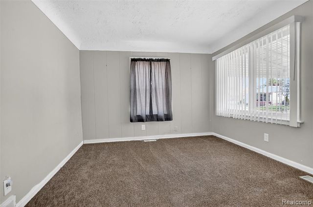 23131 Lambrecht Avenue, Eastpointe, MI 48021