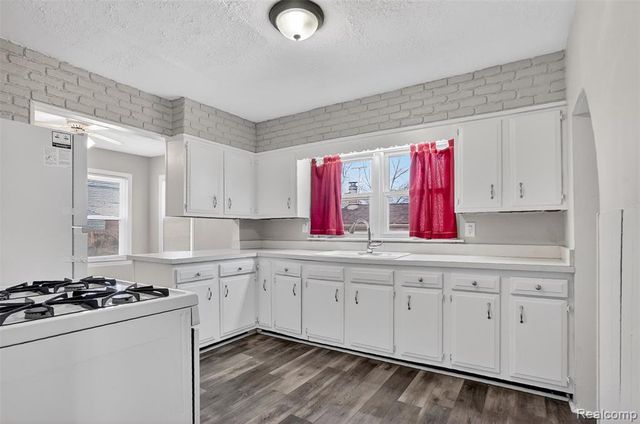 23131 Lambrecht Avenue, Eastpointe, MI 48021