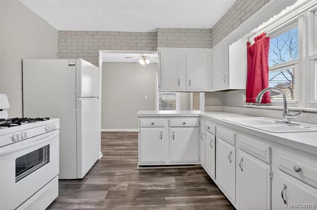 23131 Lambrecht Avenue, Eastpointe, MI 48021