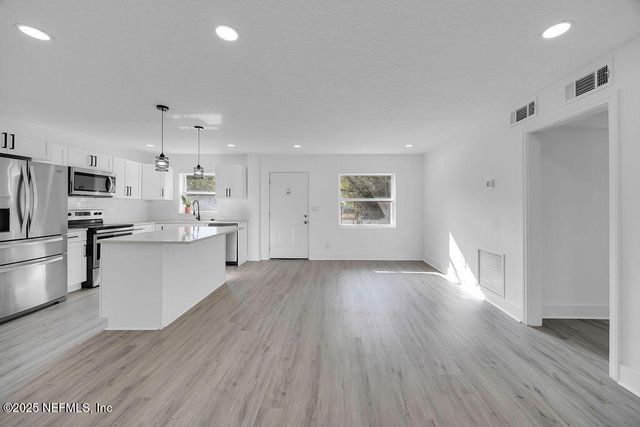 5489 OAK FOREST Drive, Jacksonville, FL 32211