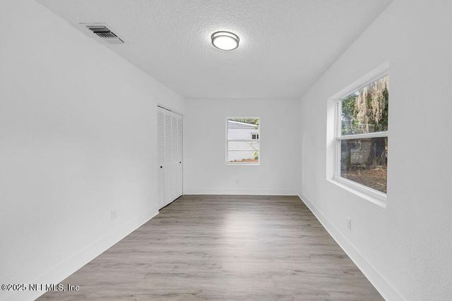 5489 OAK FOREST Drive, Jacksonville, FL 32211