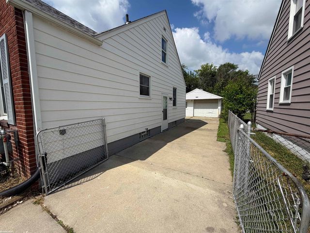 22829 Normandy Avenue, Eastpointe, MI 48021