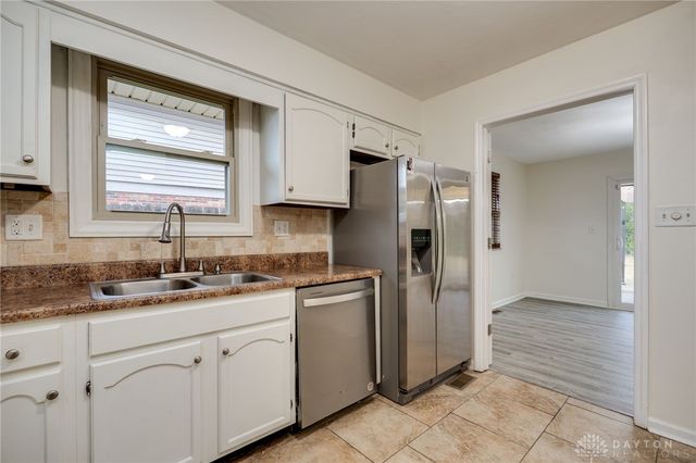 2125 Sherwood Forest Drive, Miamisburg, OH 45342