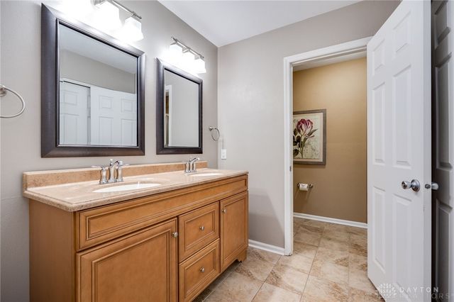 2125 Sherwood Forest Drive, Miamisburg, OH 45342