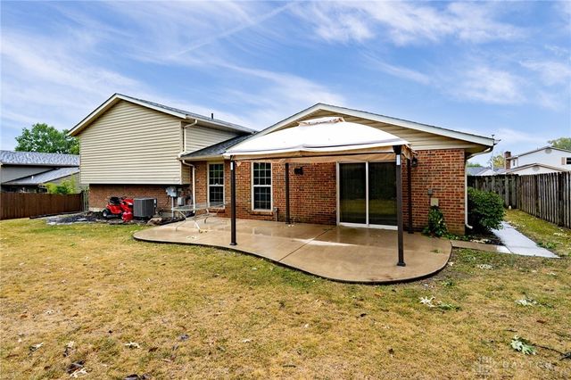 2125 Sherwood Forest Drive, Miamisburg, OH 45342