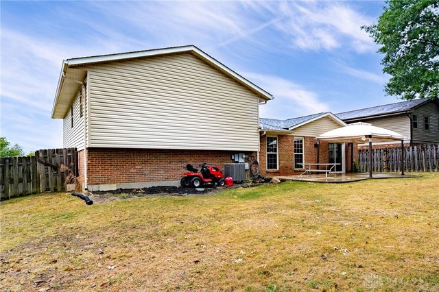 2125 Sherwood Forest Drive, Miamisburg, OH 45342