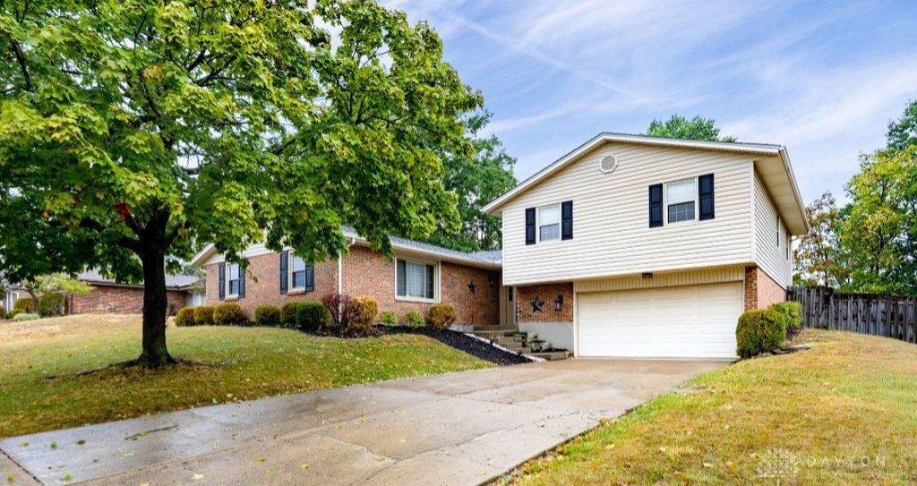 2125 Sherwood Forest Drive, Miamisburg, OH 45342