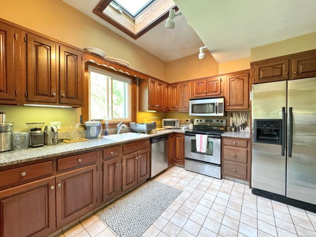10 Ells Street, Norwalk, CT 06850