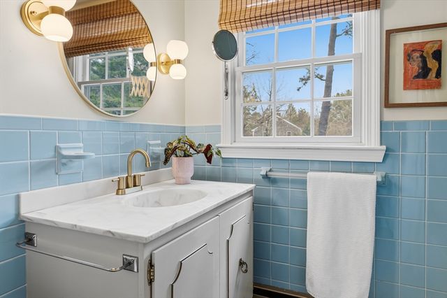 26 Windsor Rd, Sandwich, MA 02563