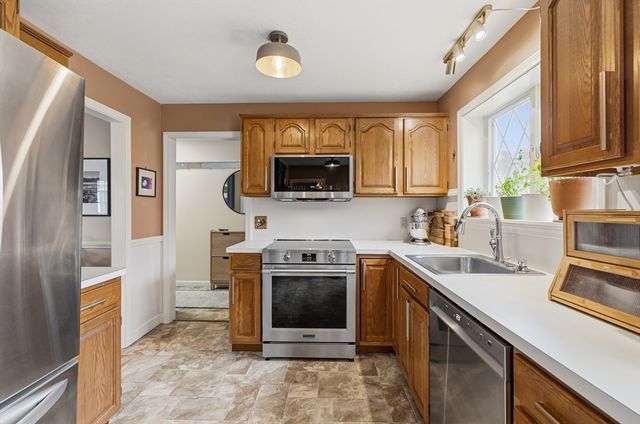 26 Windsor Rd, Sandwich, MA 02563