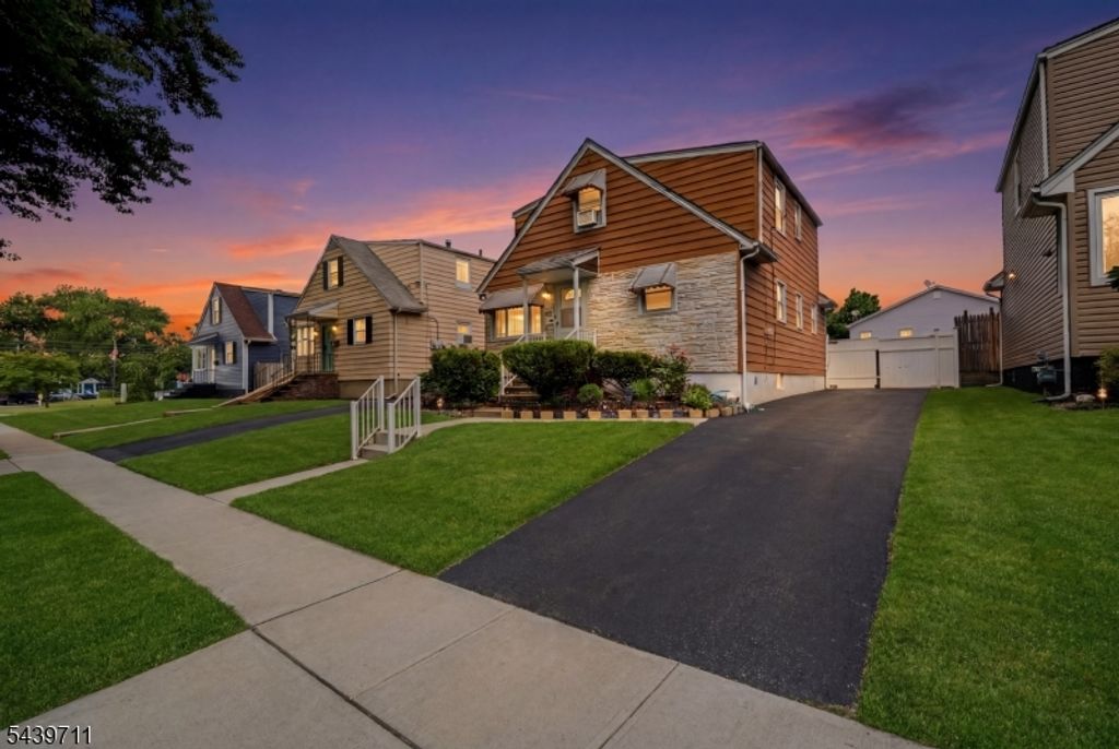 1875 Paterson St, Rahway City, NJ 07065