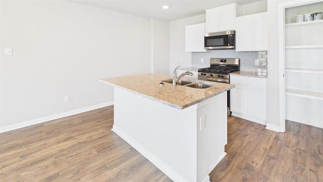 2254 Savannah Falls Drive, Lake Charles, LA 70607