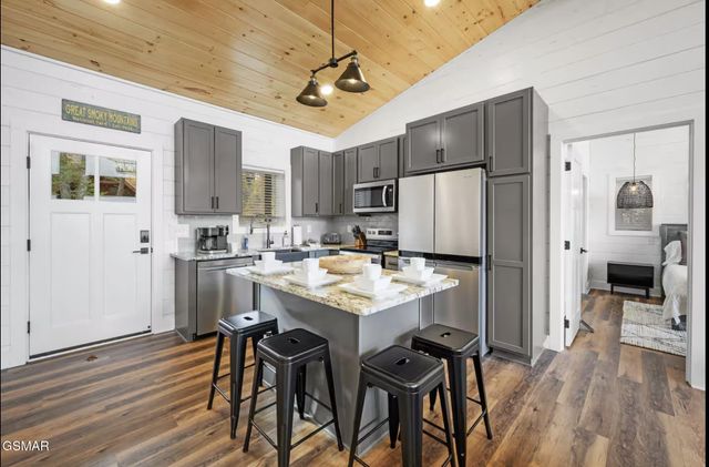 2120 Walnut Court, Sevierville, TN 37876