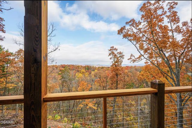 2120 Walnut Court, Sevierville, TN 37876