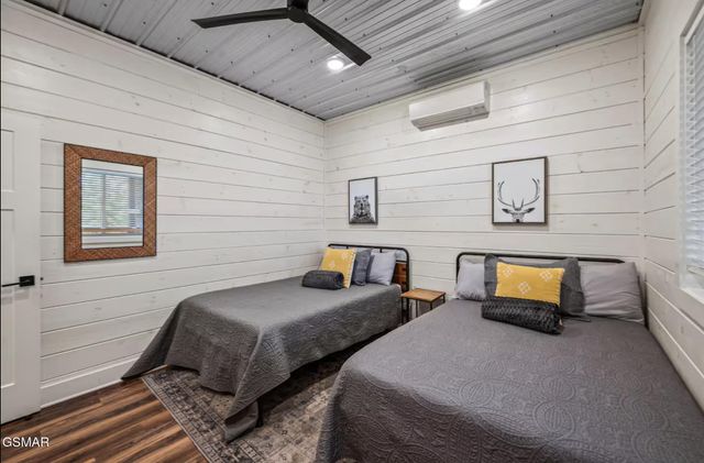 2120 Walnut Court, Sevierville, TN 37876