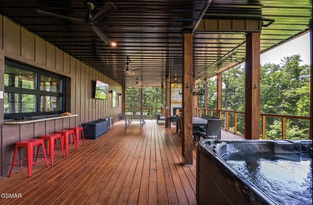 2120 Walnut Court, Sevierville, TN 37876