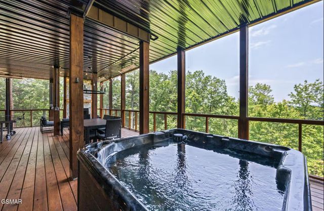 2120 Walnut Court, Sevierville, TN 37876