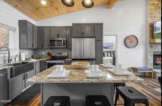 2120 Walnut Court, Sevierville, TN 37876