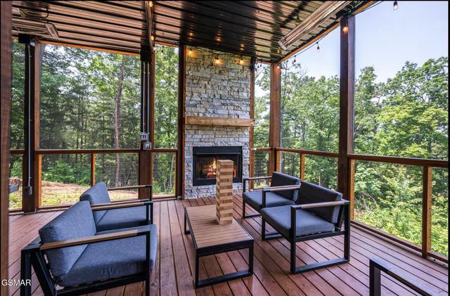 2120 Walnut Court, Sevierville, TN 37876