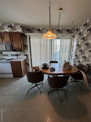 26471 Summerdale Drive 155, Southfield, MI 48033