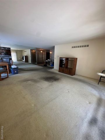 26471 Summerdale Drive 155, Southfield, MI 48033