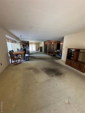 26471 Summerdale Drive 155, Southfield, MI 48033