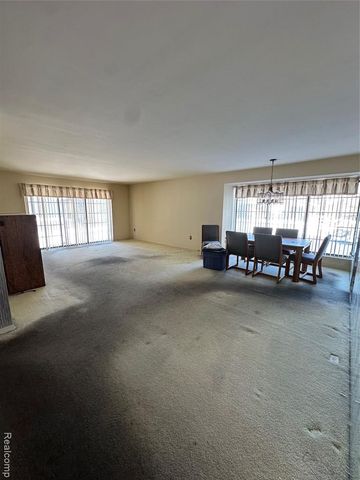 26471 Summerdale Drive 155, Southfield, MI 48033