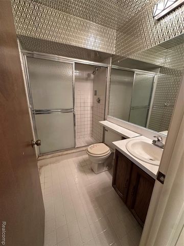 26471 Summerdale Drive 155, Southfield, MI 48033