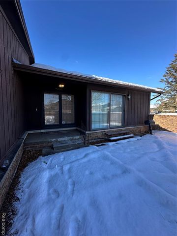 26471 Summerdale Drive 155, Southfield, MI 48033