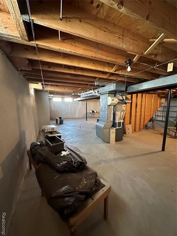 26471 Summerdale Drive 155, Southfield, MI 48033