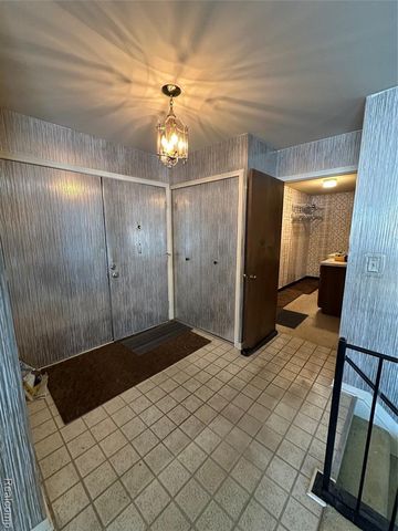 26471 Summerdale Drive 155, Southfield, MI 48033