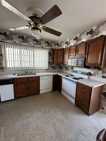 26471 Summerdale Drive 155, Southfield, MI 48033