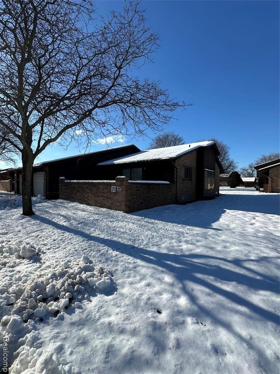 26471 Summerdale Drive 155, Southfield, MI 48033