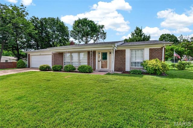4542 Frederickton Court, St Louis, MO 63128