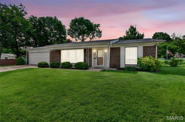 4542 Frederickton Court, St Louis, MO 63128